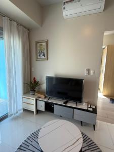 HomeMadeLuxury 180-Degree Seaview 1BR 2 Pools Next to Okada Airports MOA