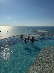 Beachfront Condo, Murano Centro 1- El Cabrero, Near Walled City, Airport Pick Up
