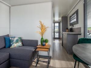 Water Lodge Kamperland with Scenic Terraces