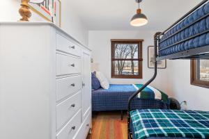 Charming Cabin Steps from the Water