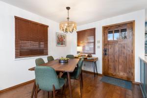 Charming Cabin Steps from the Water