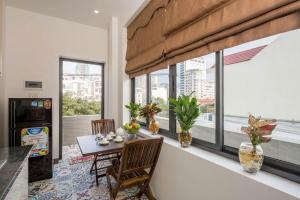 White Apartment Near My Khe Beach Central Da Nang