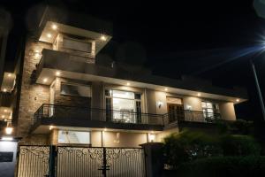 IT City Luxe Homestay-Secure & Comfortable Stay in Mohali