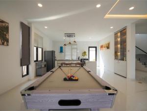Villa Amarin - Huge 7 BR private pool house in pattaya central next to walking street