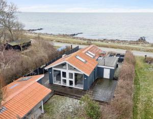 Renovated Coastal House With Views In Bisserup