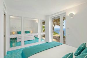 Villa With Mediterranean Garden And Hot Tub