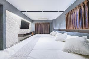 Comfortable sleep in a large bedroom, 1 LDK, 2 beds, Unit 305