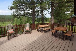 Dog Creek Lodge Near Whitefish, MT