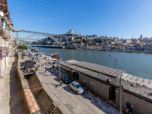 Charming riverview apartment in Porto