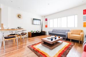 15-minute drive to USJ, private detached house, 2 bedrooms, 6 beds, accommodates up to 12 people