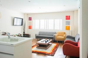 15-minute drive to USJ, private detached house, 2 bedrooms, 6 beds, accommodates up to 12 people