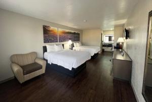Days Inn & Suites by Wyndham - Canton First Monday Trade Days