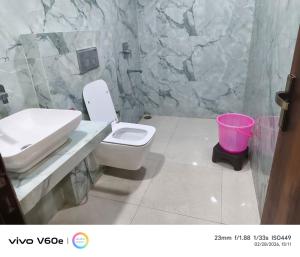 Hotel Prime Star - Fully AC - Affordable Family Rooms Near Taj