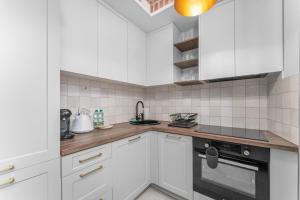 Limanowskiego Modern Loft Apartment by BookingHost