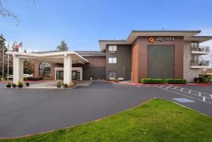 Howard Johnson by Wyndham FullertonAnaheim Conference Cntr