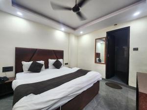 Satyam Hotel
