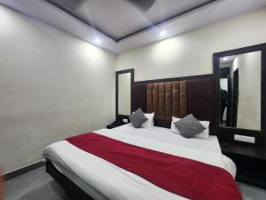 Satyam Hotel