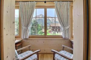 Duplex Piano Bar Fireplace