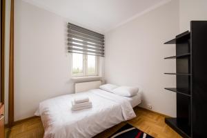 Kabaty Standard Apartment by BookingHost