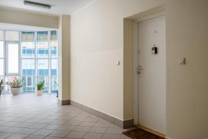 Kabaty Standard Apartment by BookingHost