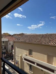 Studio avec balcon 100m de la mer et du port