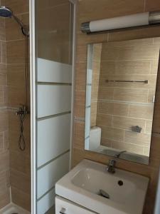 Studio avec balcon 100m de la mer et du port