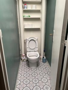 Cozy private room in grand appartement à côté Paris Métro 4 Montrouge