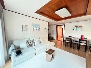 Premium Penthouse - Dazzling Sunshine, Artistic Interior Accommodation