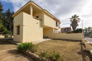 GuestHost - Mariposa Villa with Parking
