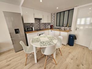 Saint-Martin, centre-ville, parking, terrasse