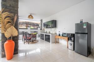 Sunbeji - Large Pool Villa with Terrace near the Beach