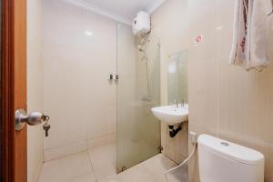 RedDoorz Premium near Ragunan Zoo 2