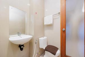 RedDoorz Premium near Ragunan Zoo 2