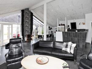 10 person holiday home in Brovst-By Traum