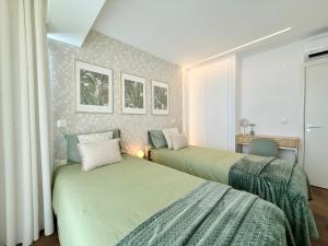 Madeira Bliss II Prime Location with Pool and Parking