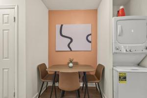 Large 6BR Property in DC - Sleeps 18 - 3 Baths