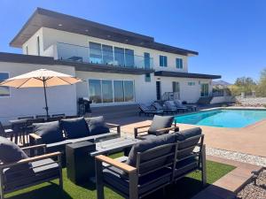 Blue Ridge Estate Stunning Views Heated Pool