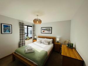 Lock SIX Canalside Apartments