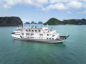 Cozy Bay Grand Cruise