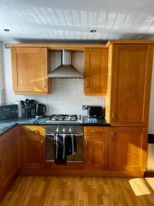 Sleek 2-Bed Pad - Near Mcr City Centre & Parking