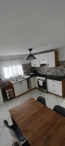 Dafnonas House - Bright & Modern