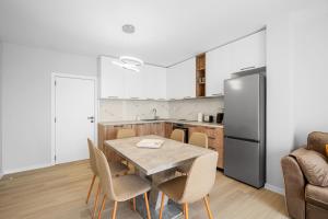 Stylish 2BR w Free Parking near Lokomotiv Stadium