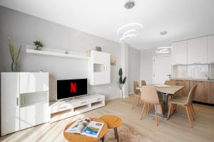 Stylish 2BR w Free Parking near Lokomotiv Stadium