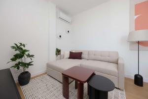 Luxury Two-Bedroom Apartment with a Balcony in Warsaw by Renters Prestige