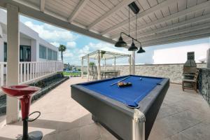 Villa Maria - Pool, Ping pong and Billiard - 10min from the Beach By Lanzarote Vacation Homes
