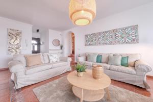Villa Maria - Pool, Ping pong and Billiard - 10min from the Beach By Lanzarote Vacation Homes