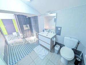 Chambres Etage1 au Gîte Domaine du Luth - Parking gratuit - Cuisine Commune - 20 min Aquascope et Futuroscope