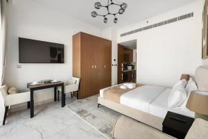 Modern Studio in Azizi Mirage with Pool & Gym access