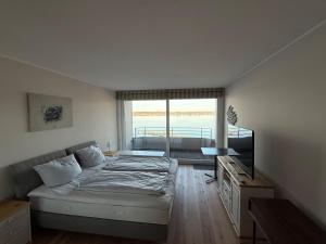 Sea view two-room apartment in hotel complex