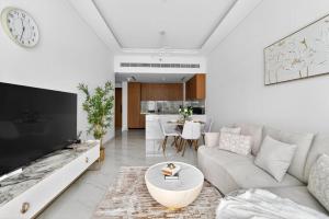 Bright 1BR in Azizi Riviera 69 Meydan